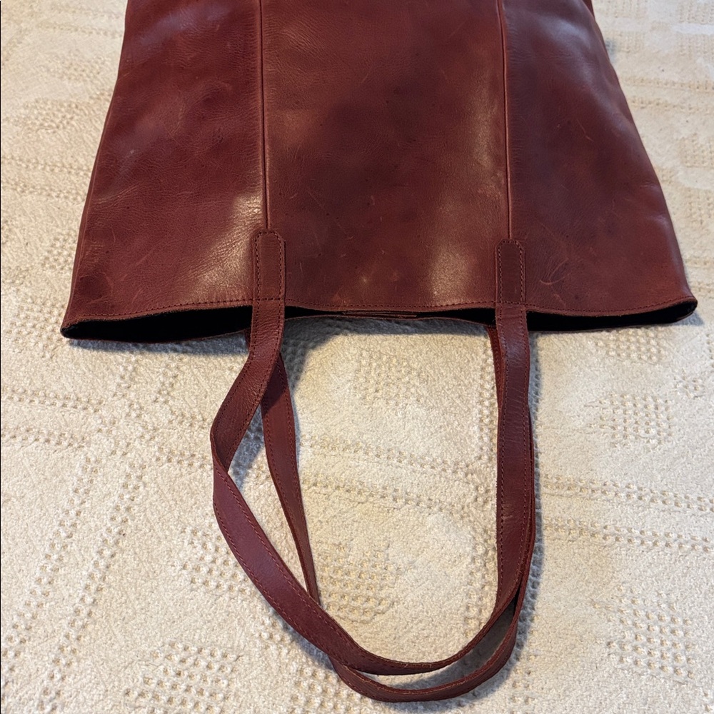 ENTOTO BETH ARTISAN
Sosi Burgundy Distressed Leather Tote Bag - Picture 7 of 11